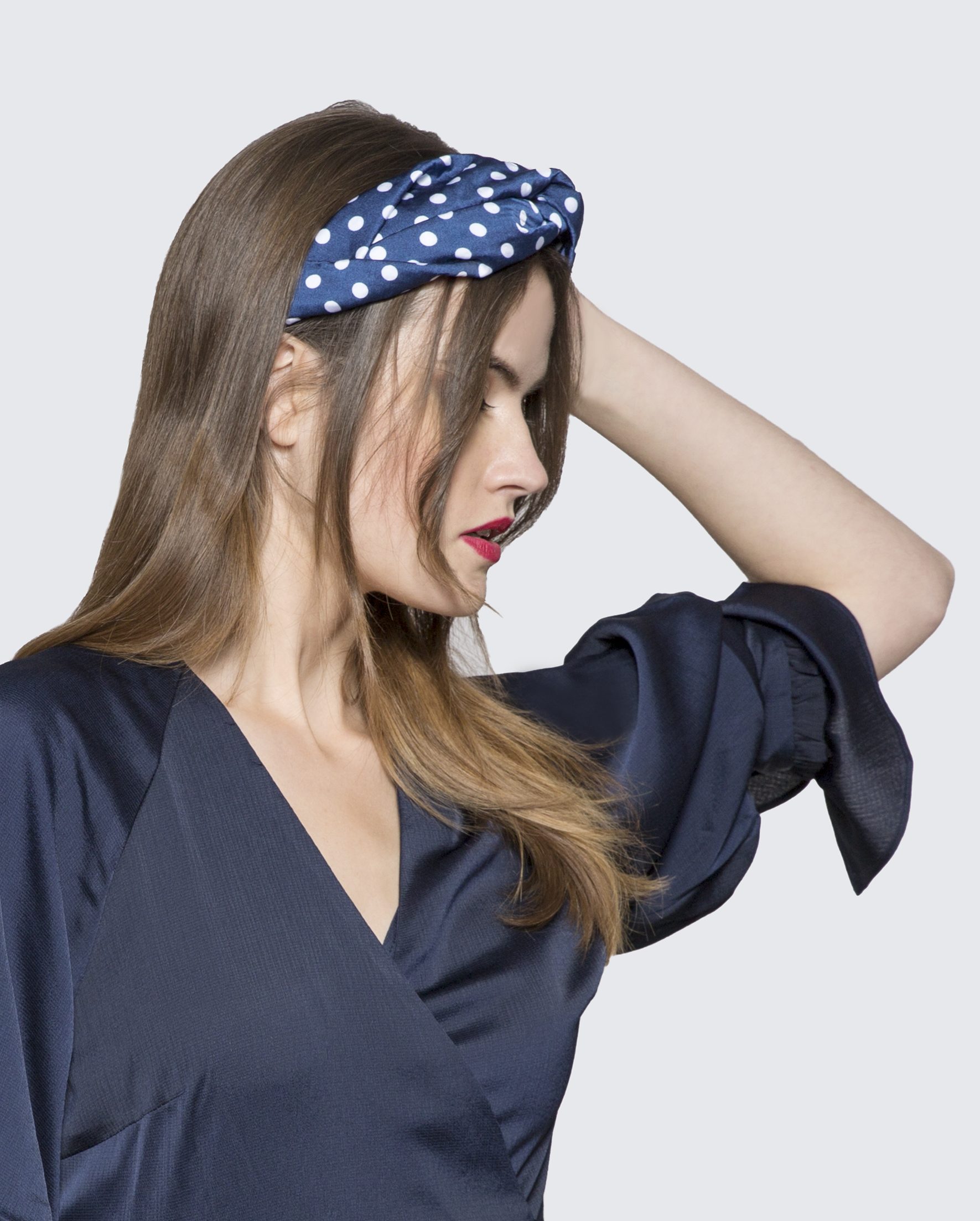 diadema nudo azul de satén para mujer elegante, verano o bodas