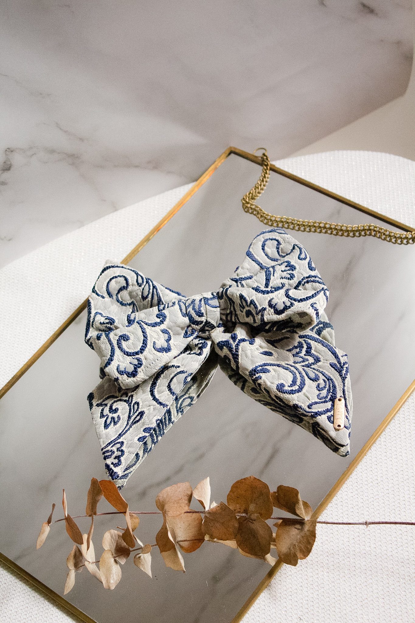 Maxi_lazo_estampado_mujer_invitada_azul_blanco_accesorio_pelo.jpg