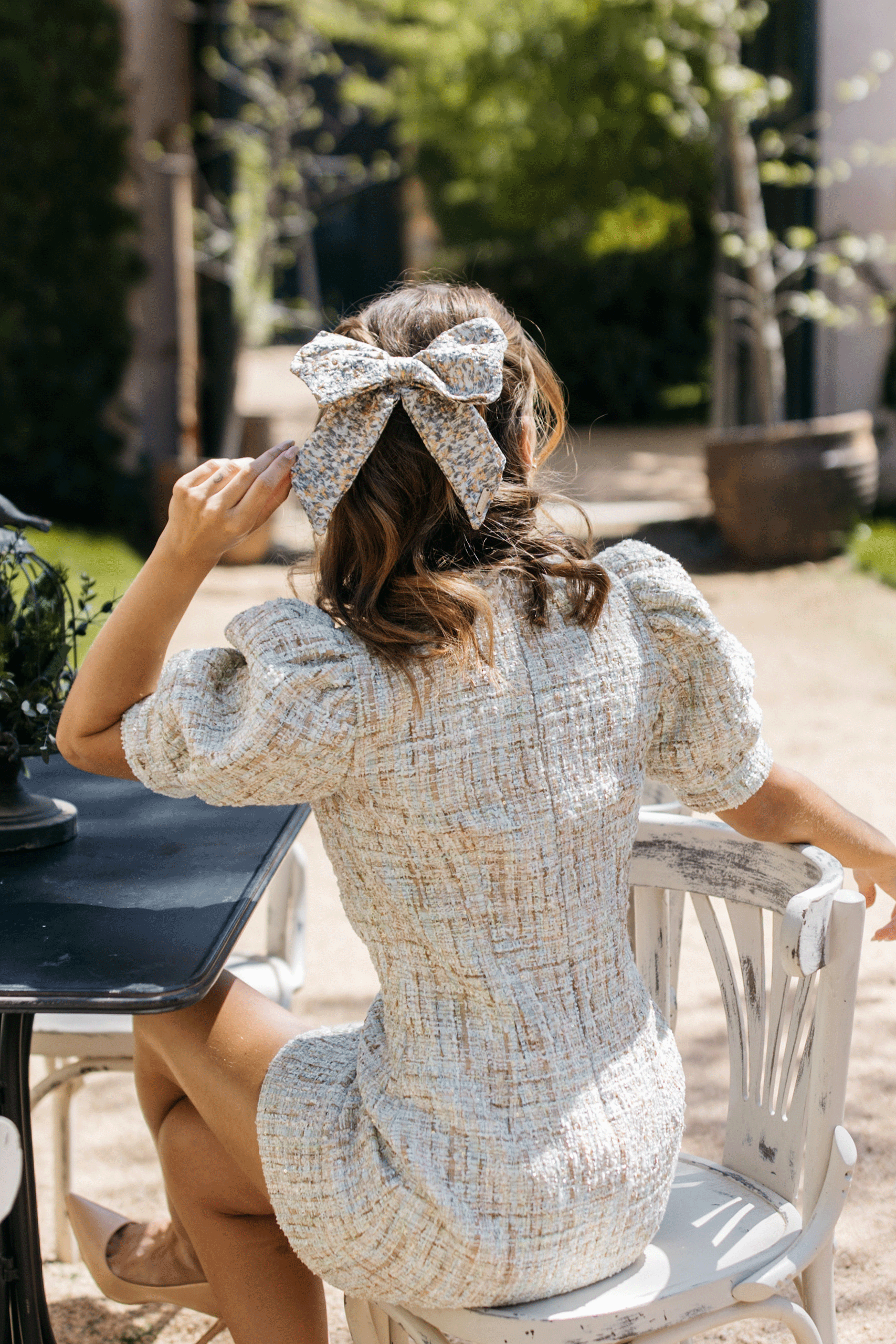 maxi_lazo_pasador_de_pelo_elegante_para_invitadas_a_boda