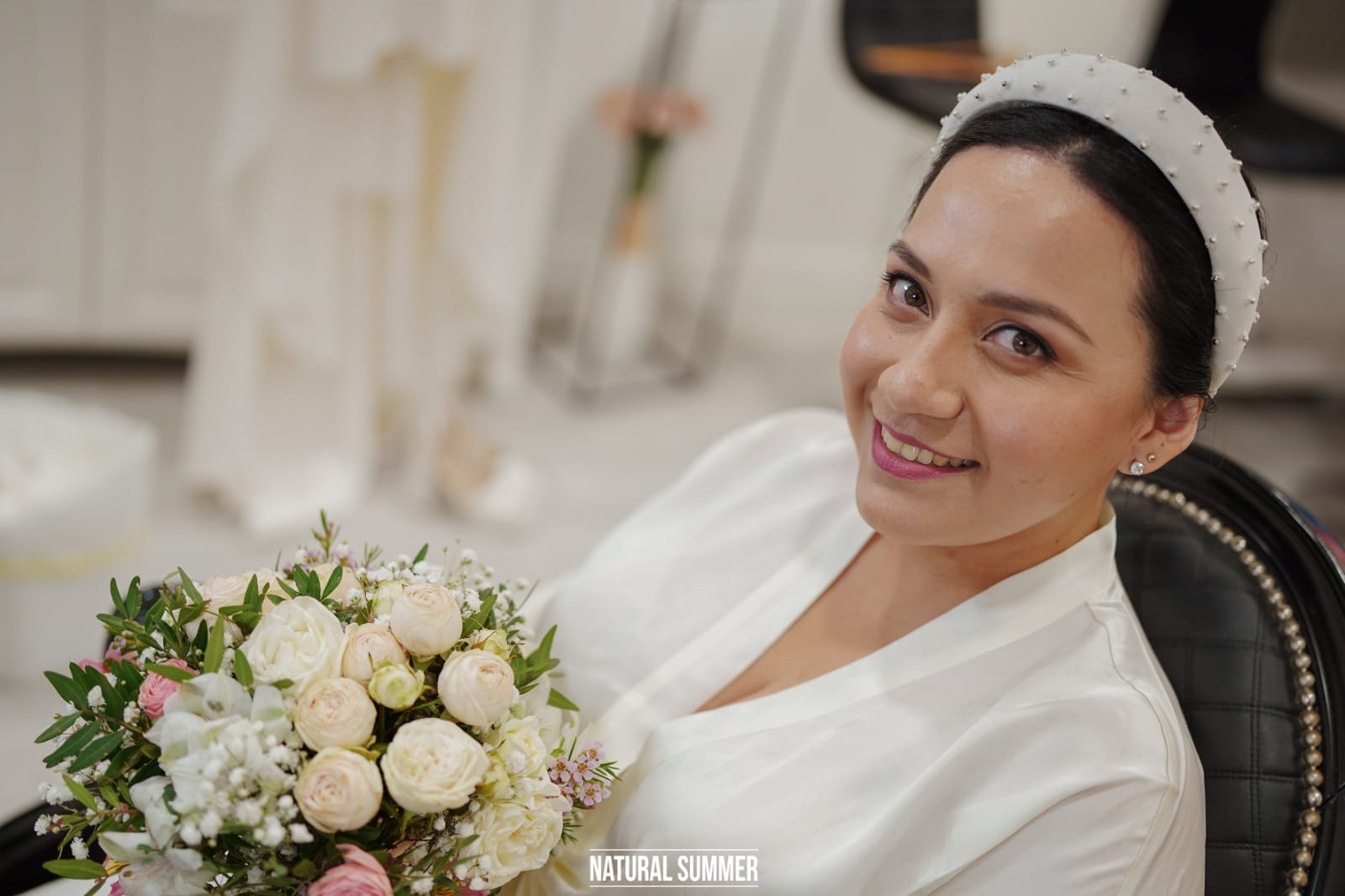 diadema_de_novia_con_perlas_de_plata_para_cabello_recogido